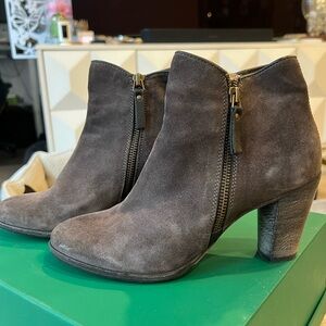 n.d.c. made by hand Women’s Gray Suede Ankle Booties Size 7 Excellent Condition